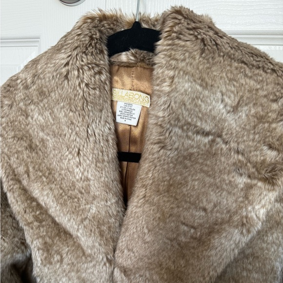 Billabong Faux Fur Coat - Picture 3 of 5